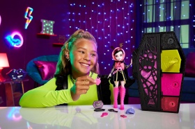 Кукла Дракулора Monster High гардероб с 19 изненадващи модни аксесоара,серия неон