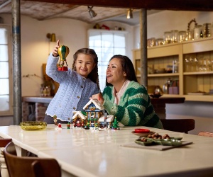 LEGO® Icons 10339 - Пощата на Дядо Коледа