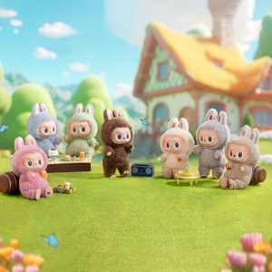 Колекционерска фигурка-ключодържател POP MART The Monsters Macaron - Labubu