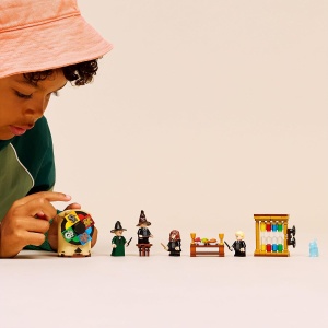 LEGO 76460 Хари Потър Замъкът Хогуортс: Церемония по избор с говорещата шапка