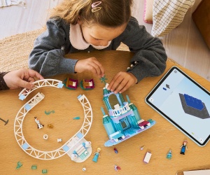 LEGO® Disney Princess 43281 - Леденият замък на Елза и приключение със снежно влакче