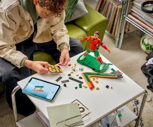 LEGO® Editions 43016 - Кристиано Роналдо - футболна легенда