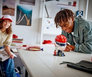 LEGO® Editions 43014 - Каска на Чарлз Льоклер от Scuderia Ferrari HP