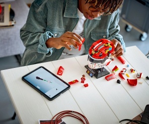 LEGO® Editions 43014 - Каска на Чарлз Льоклер от Scuderia Ferrari HP